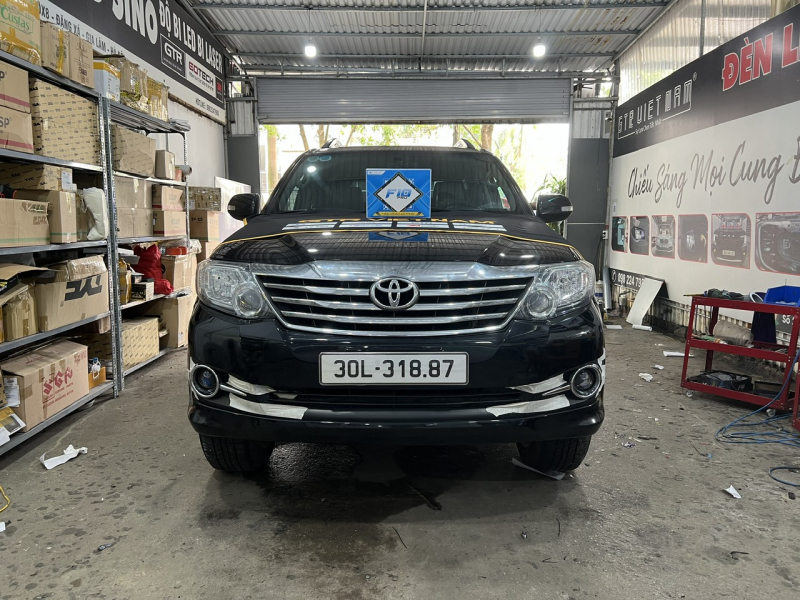 Độ đèn nâng cấp ánh sáng Bi Xlight F10 Pro cho xe Toyota Fortuner